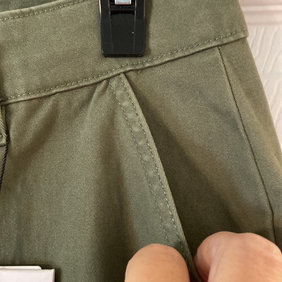 Gibson & Latimer Sage color Pants size 8 inseam 27” high rise relaxed chino - Picture 4 of 16